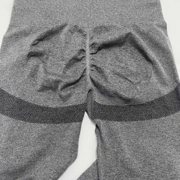 NWOT Bubble Butt Yoga Pants - Picture 2 of 14